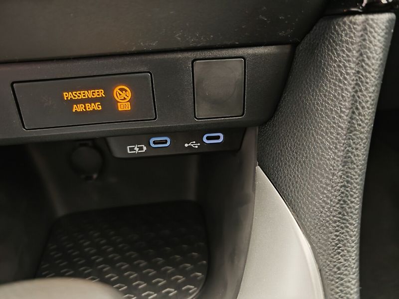 Toyota Yaris 1.5 Hybrid Comfort - fotka 27 z 30