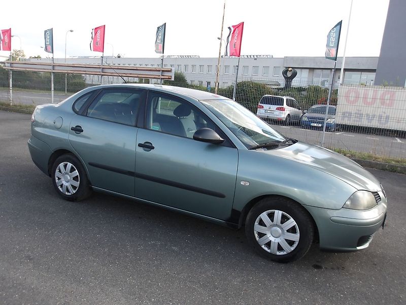 Seat Cordoba 1,2i ČR 2.MAJITEL ! - fotka 10 z 29