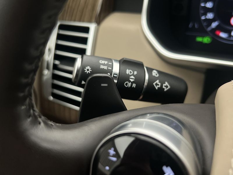 Land Rover Range Rover 4,4 SDV8 VOGUE AWD AUT - fotka 29 z 51