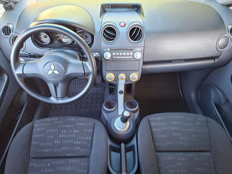 Mitsubishi Colt (2005) 1.3i 70kW AUT -KLIMATIZACE - fotka 10 z 24