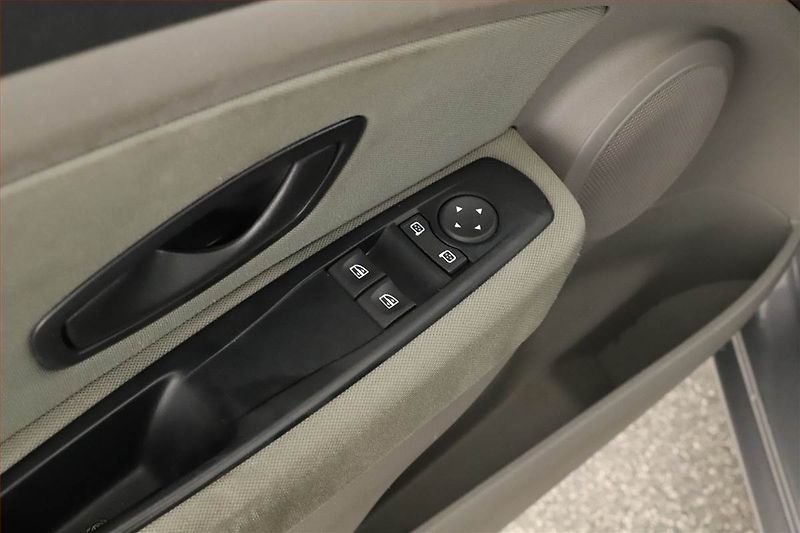 Renault Mégane (2011) 1.6 16V, nová STK, servisované - fotka 11 z 11