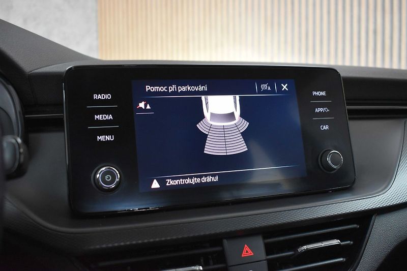 Škoda Scala 1.0 TSI 70kW MIRROR-LINK*ACC* - fotka 22 z 34