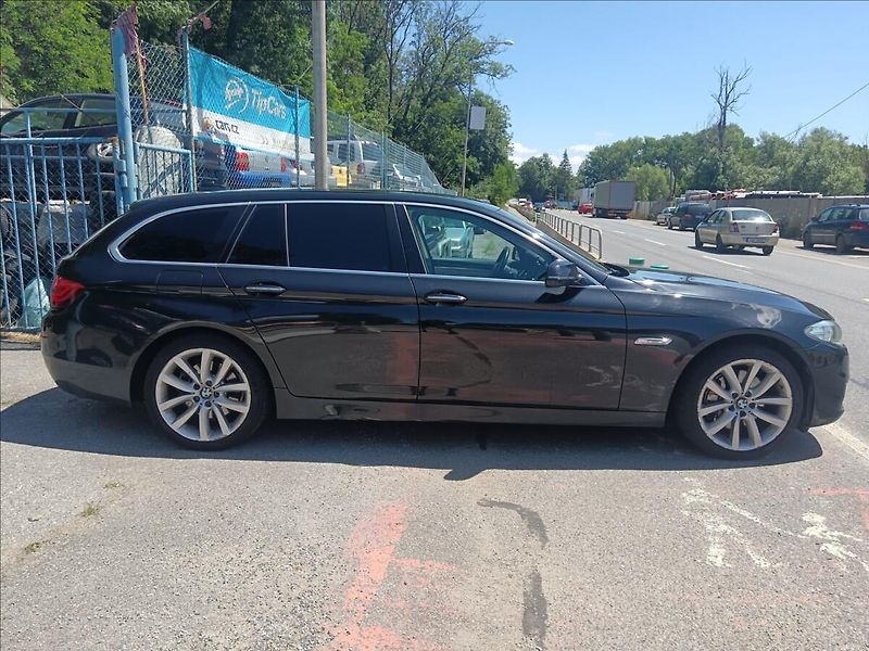 BMW Řada 5 2,0 525D Xdrive - fotka 14 z 24