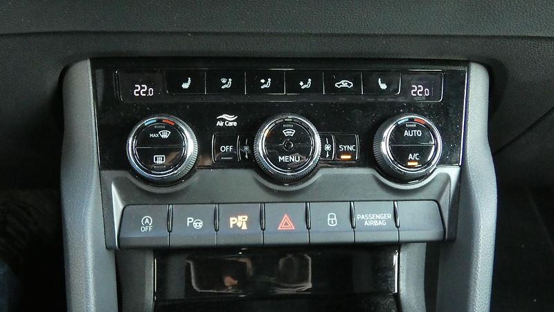 Škoda Karoq 1,5 TSI Sportline DSG - fotka 17 z 24