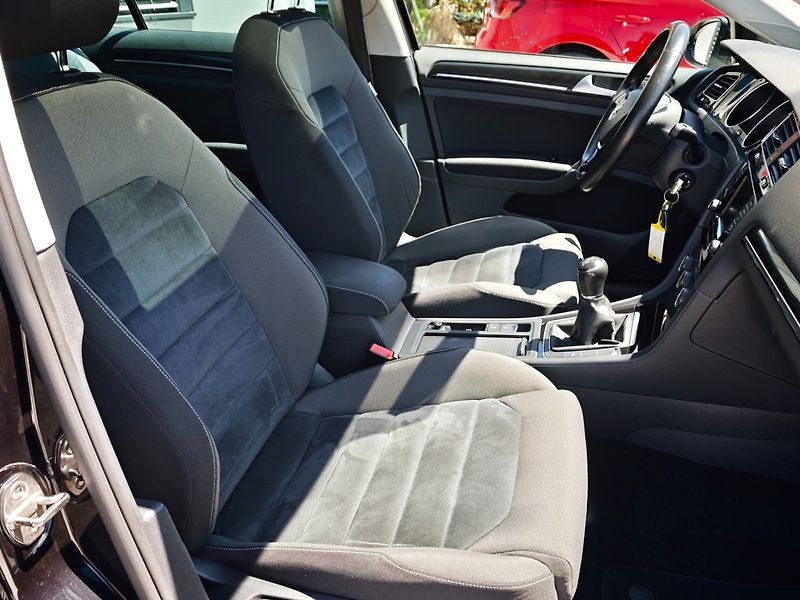 Volkswagen Golf (2014) 2,0 TDI 110 KW Highline - fotka 21 z 35