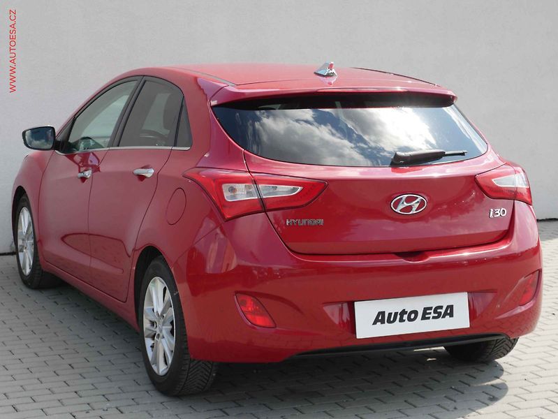 Hyundai i30 (2014) 1.6 CRDI, ČR, AC, výhřev sed. - fotka 6 z 19