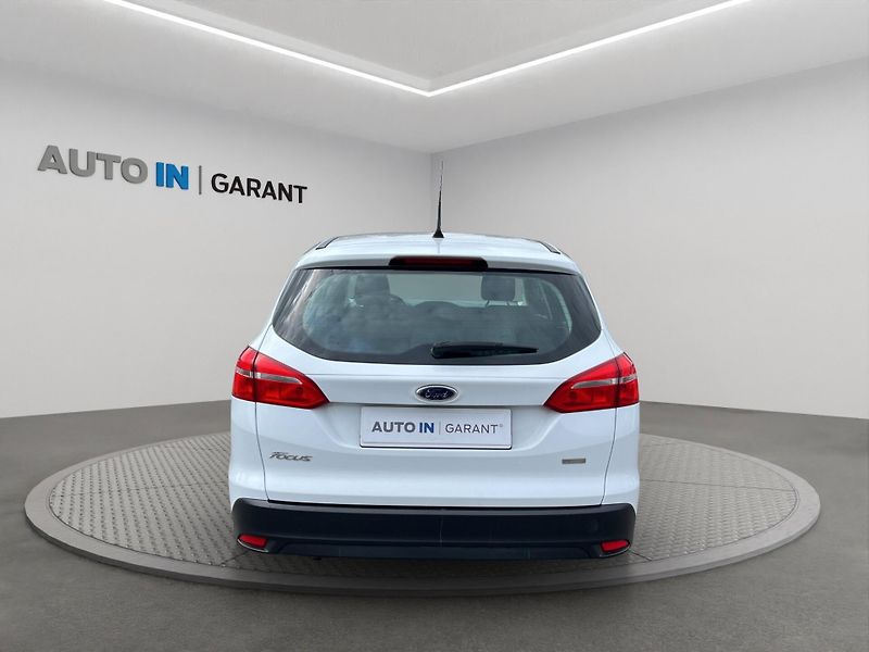 Ford Focus (2016) 1.0 74kw, ČR, 1.maj, serv.knih - fotka 5 z 21