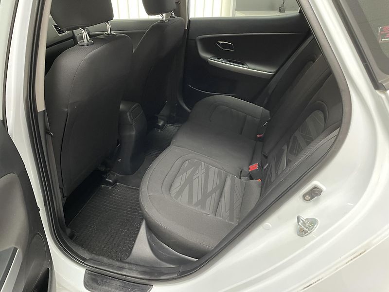 Kia Ceed 1.4 i ČR 1.MAJ.REZERVACE  - fotka 18 z 24