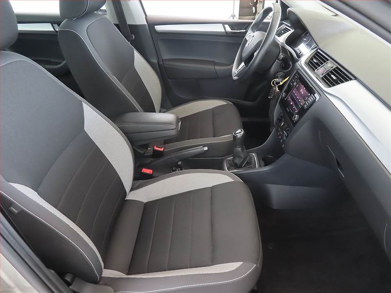 Škoda Rapid (2018) Ambition 1.0 TSI - fotka 9 z 17