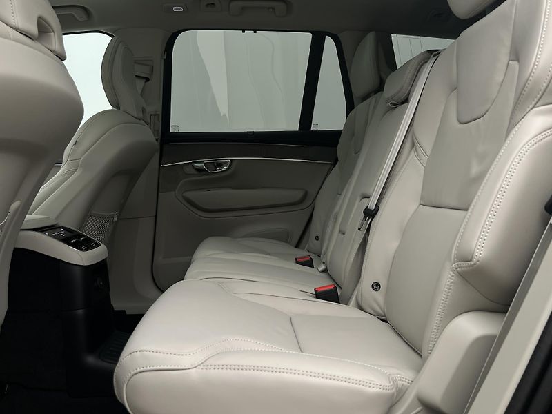 Volvo XC90 (2026) T8 AWD AUT RECHARGE DARK PLUS - fotka 6 z 49