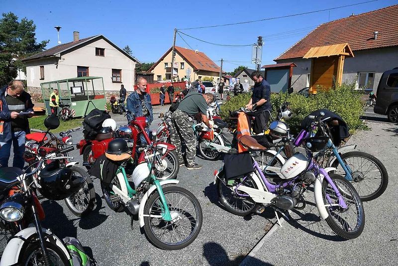 Kublovský sraz mopedů