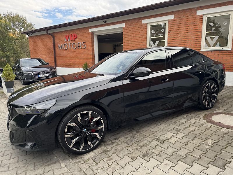 BMW Řada 5 540xD-M PRO-R21-PANO-B&W-TAŽ - fotka 2 z 35
