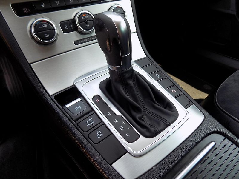 Volkswagen Passat 2,0 TDI 130 KW ALCANT. VÝHŘEV - fotka 34 z 61