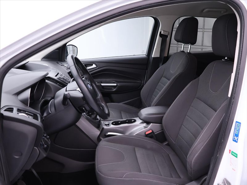 Ford Kuga 1,5 EcoBoost 110kW CZ Trend - fotka 11 z 30