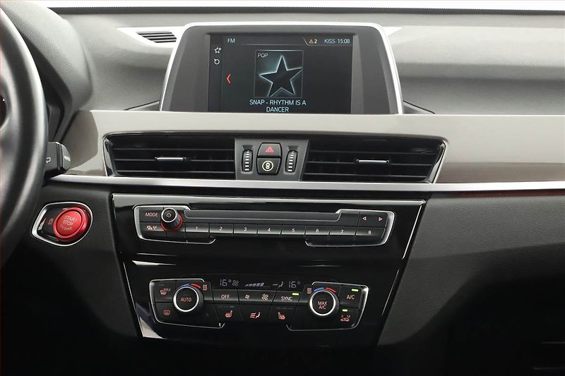 BMW X1 (2019) xDrive18d, ALU, KLIMA, ČR, 4X4 - fotka 9 z 18