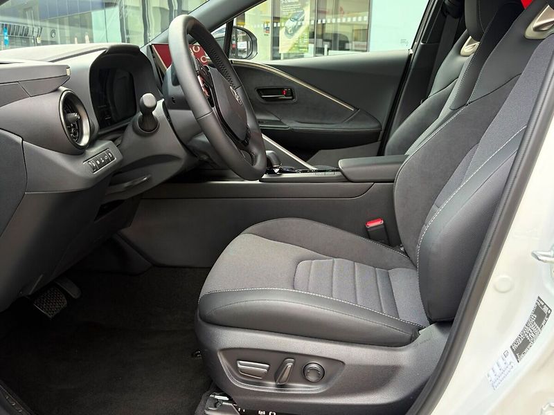 Toyota C-HR 2.0 PHEV Executive - fotka 7 z 21