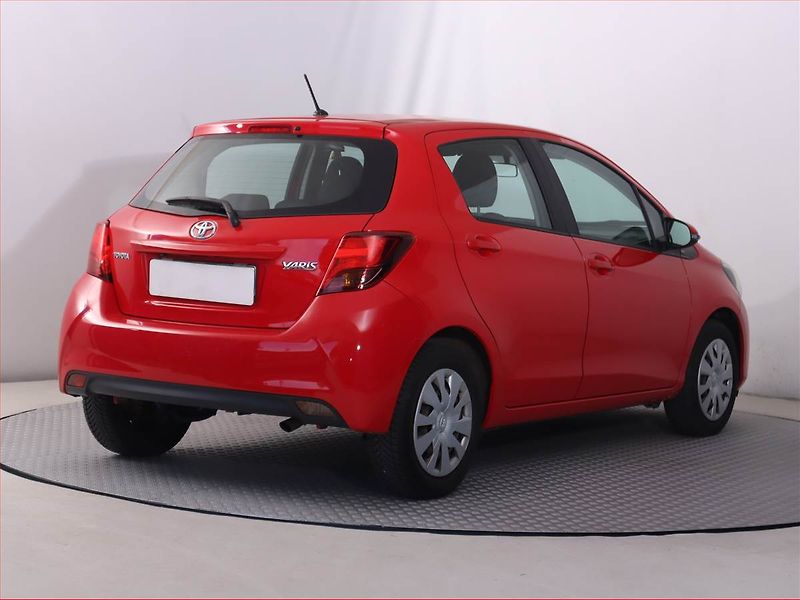 Toyota Yaris (2016) 1.33 Dual VVT-i, Serv.kniha - fotka 5 z 18