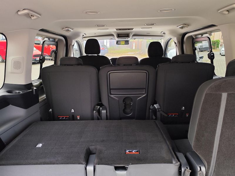 Ford Tourneo Custom (2025) Tourneo Custom L1,TITANIUM,2.0 - fotka 30 z 35