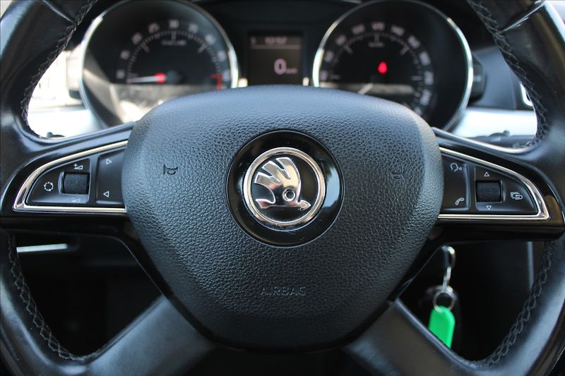 Škoda Superb 2,0 TDI  ELEGANCE,ROZVODY - fotka 13 z 33