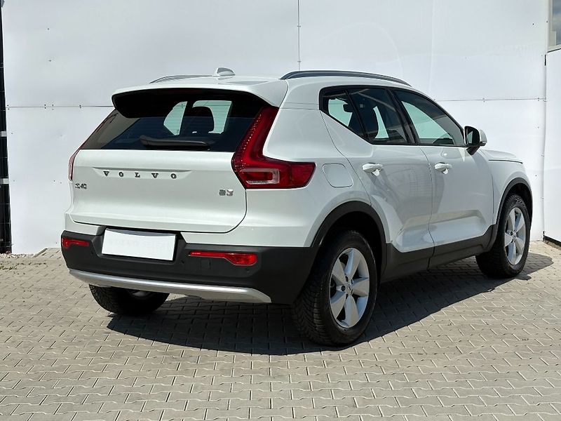 Volvo XC40 CORE B3 FWD 120kW - fotka 6 z 21