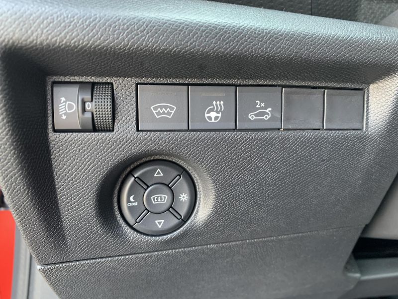 Citroën C4 X SHINE 1.2 PureTech - fotka 20 z 30