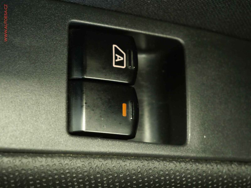 Nissan Micra (2009) 1.2i, Klima - fotka 14 z 18