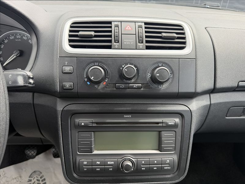 Škoda Fabia II 1.2 HTP Ambiente - fotka 9 z 17