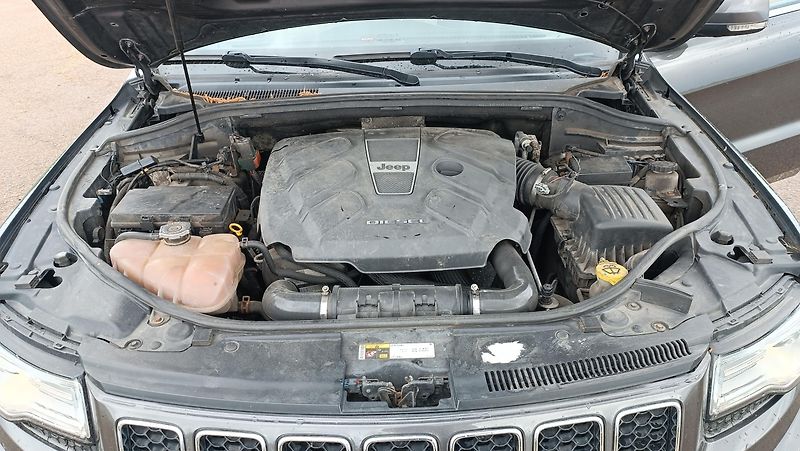Jeep Grand Cherokee 3,0d Overland Nové v ČR - fotka 43 z 52