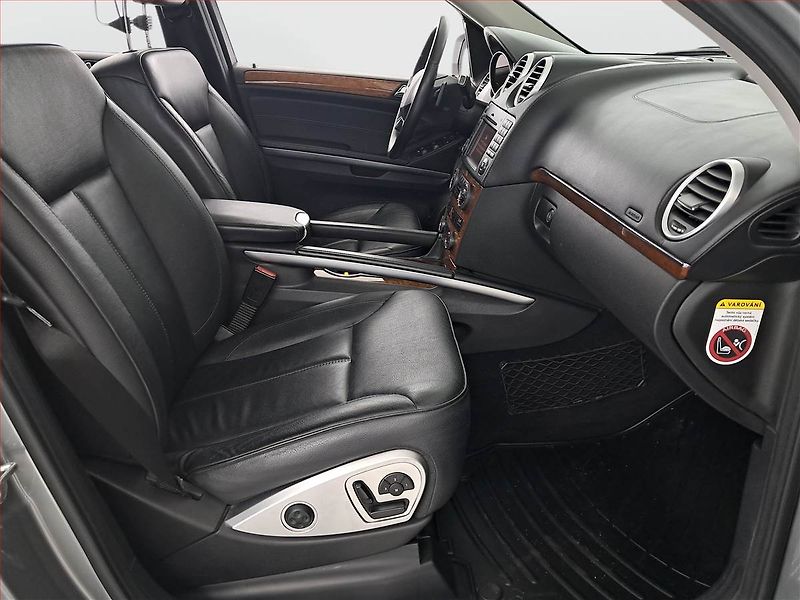 Mercedes-Benz GL (2010) 350 CDI, 4X4, Automat, 7 míst - fotka 9 z 18