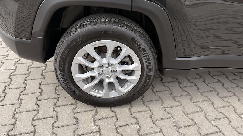 Jeep Compass (2021) 1.3i 4x4,PHEV,50km dojezd - fotka 40 z 51