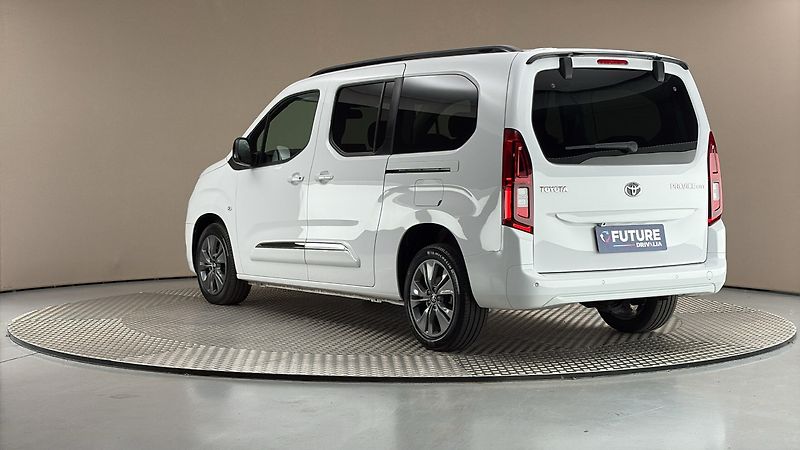Toyota ProAce City Verso 1.5 D-4D Long Family - fotka 2 z 25