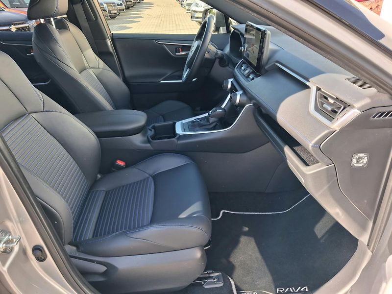 Toyota RAV4 2.5 HSD e-CVT AWD Selection - fotka 20 z 23