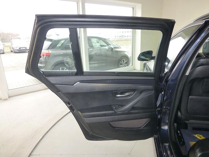BMW Řada 5 (2016) 520D-KAMERA*ALU**XENONY - fotka 14 z 29