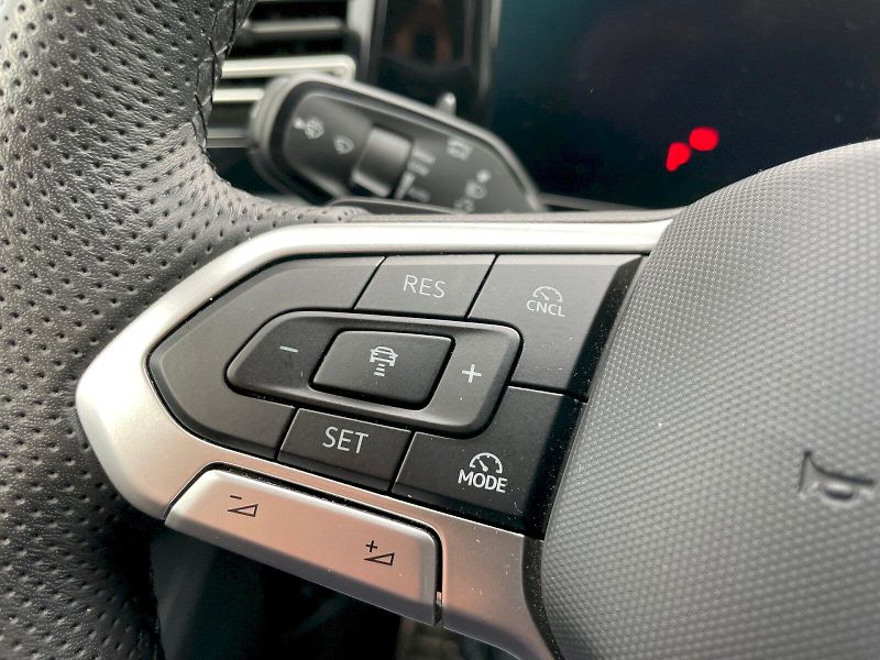 Volkswagen Tiguan (2025) R-LINE 1,5 TSI 130 KW EHYBRID - fotka 32 z 55