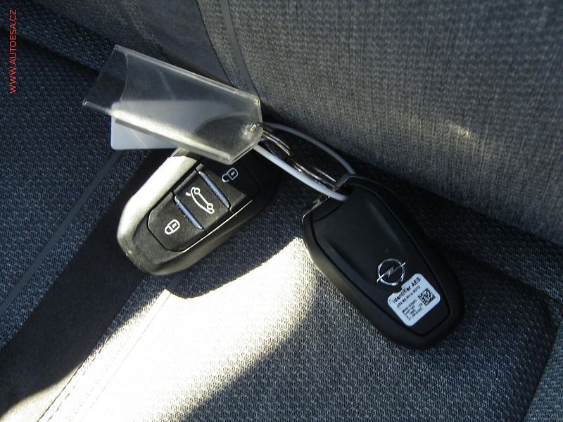 Opel Astra (2023) 1.5 CDTi, Elegance - fotka 22 z 22