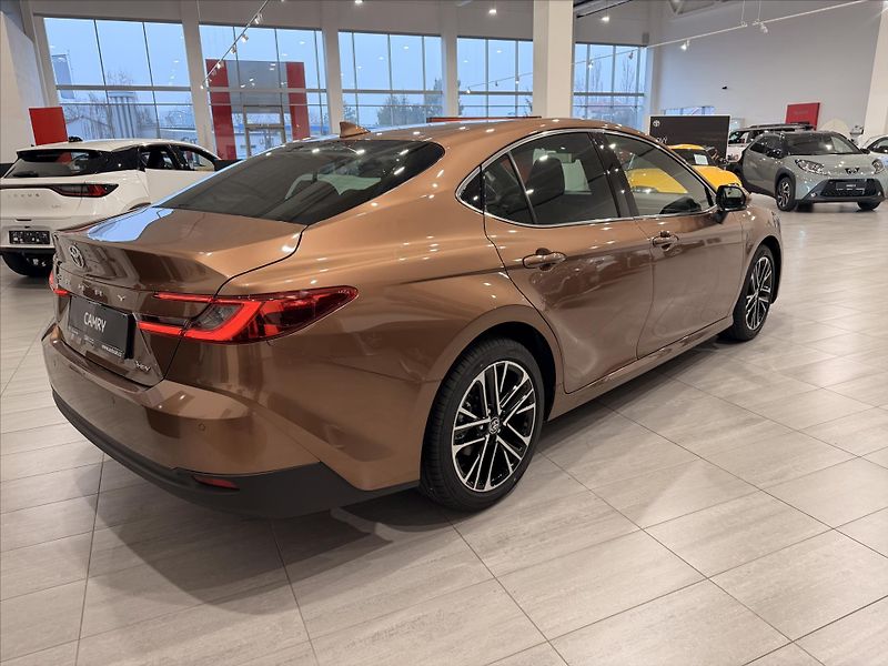 Toyota Camry (2025) 2,5 Hybrid 230k - Prestige - fotka 5 z 12