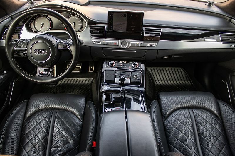 Audi S8 - fotka 10 z 30