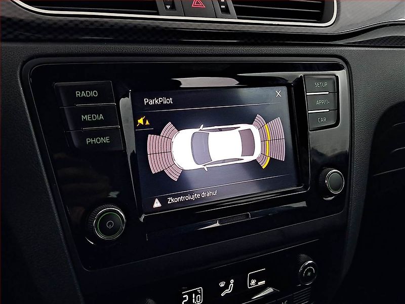 Škoda Rapid (2019) Monte Carlo 1.0 TSI, Bi-Xenony - fotka 19 z 19