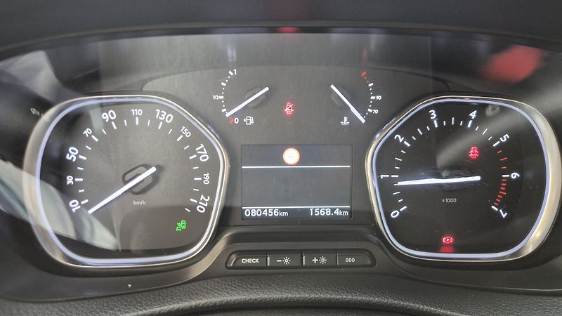 Peugeot Traveller (2021) 2.0 BlueHDi ALLURE L3 - fotka 10 z 25