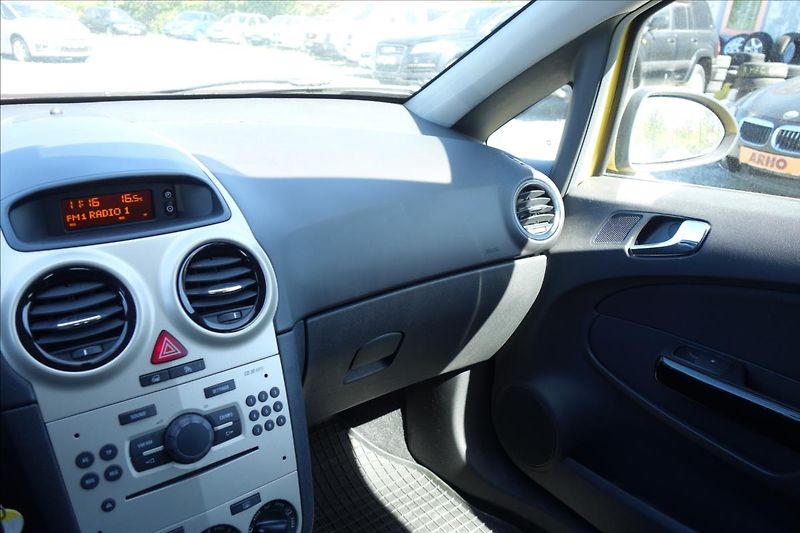Opel Corsa 1,2 i, ČR, SERV.KN., 44TIS.KM. - fotka 28 z 33