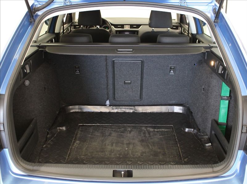Škoda Octavia 2,0 TDi 135kW 4x4 DSG Scout - fotka 28 z 33