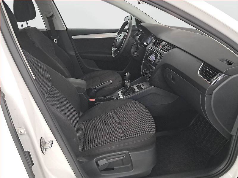 Škoda Octavia (2014) Ambition 1.6 TDI, Tempomat - fotka 9 z 16