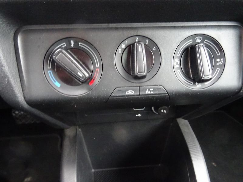 Škoda Fabia 1,0 TSi 70 kW Automat - fotka 21 z 31