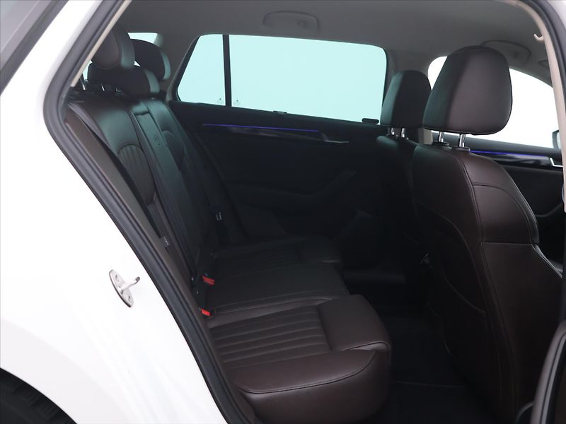 Škoda Superb 2,0 TDI 140kW L&K Navi CZ - fotka 12 z 30