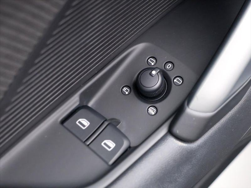 Audi TT 2,0 TFSI 169 kW S-tronic - fotka 13 z 32