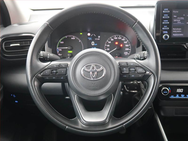 Toyota Yaris (2022) 1.5 VVT-i Hybrid, Automat - fotka 19 z 19