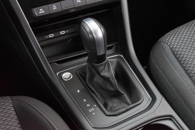 Volkswagen Touran 2.0TDI DSG*TAŽNÉ*7.MÍST*ČR 1.M - fotka 26 z 48