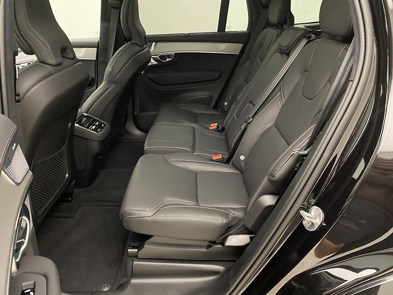 Volvo XC90 (2026) B5 AWD BLACK EDITION ULTRA 7 - fotka 6 z 78