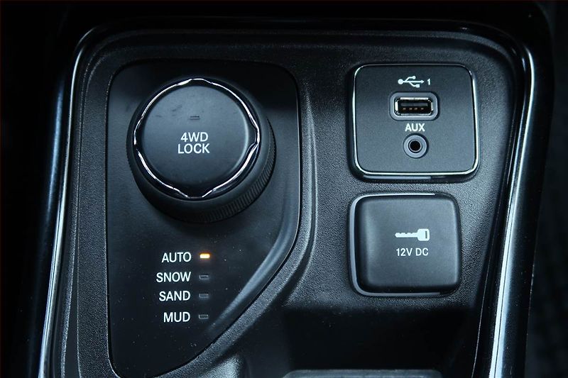 Jeep Compass (2020) 1.4 MultiAir, 4X4, Automat - fotka 22 z 24