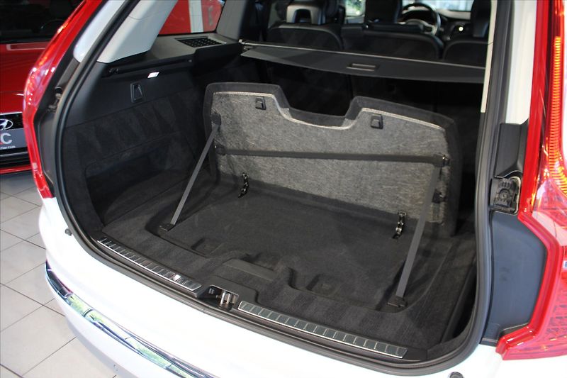 Volvo XC90 B5 AWD 173 kW Inscription Pole - fotka 31 z 36